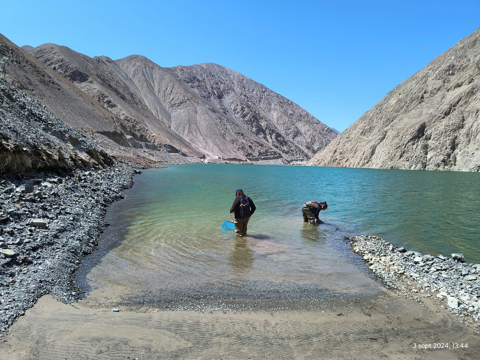Equipo especializado en cuerpo de agua dulce. Para Evaluación, Gestión y Conservación de recursos hídricos