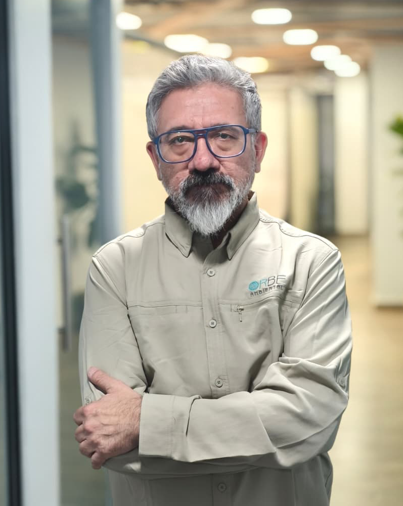 Jefe de Construcciones Ambientales — Rodrigo Vásquez